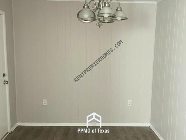 Building Photo - 4616 S 23rd W Ave