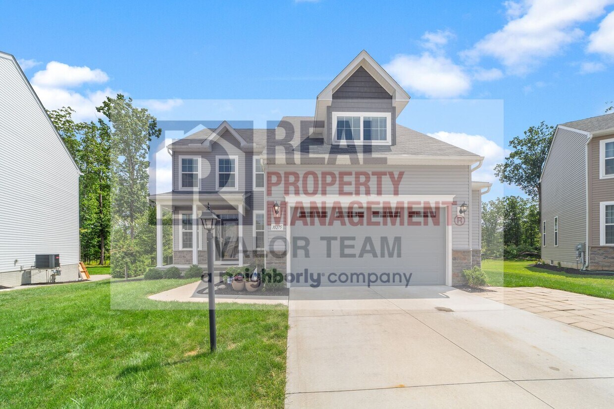 Foto principal - Custom 4 Bed, 3.5 Bath Home in Highly Desi...