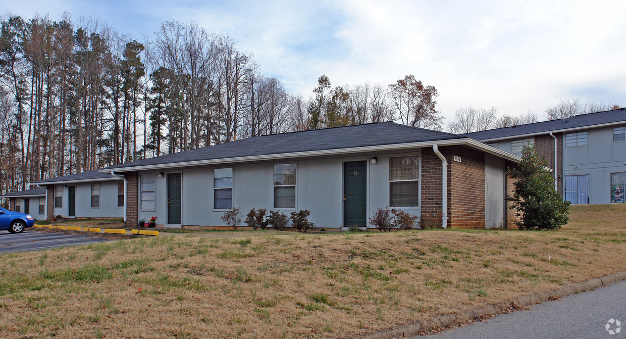 Building Photo - Silver Creek Apartments