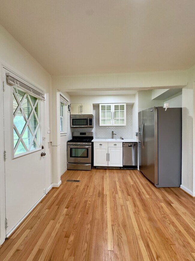 Foto del edificio - Charming 2 Bedroom/1 Bathroom Home at Laur...
