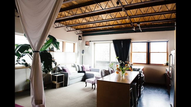 Photo - 918 N Main St Apartments