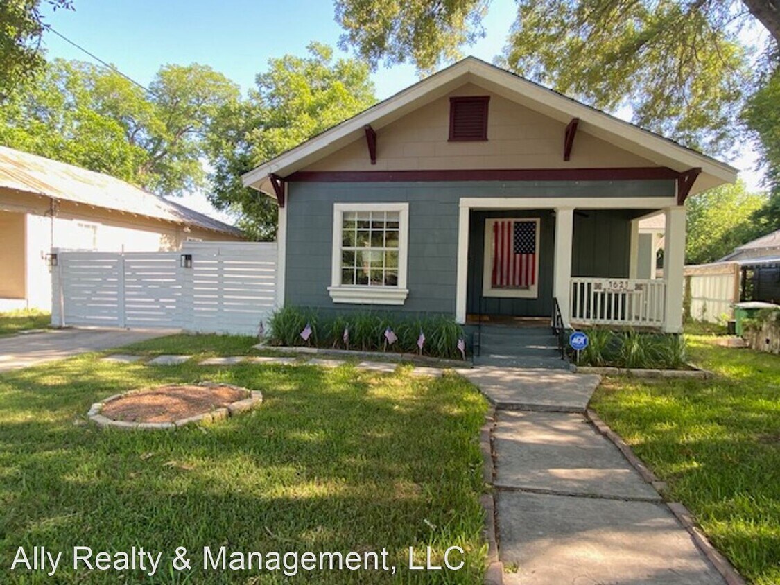 3 br, 2 bath House 1621 W French Place House for Rent in San Antonio, TX