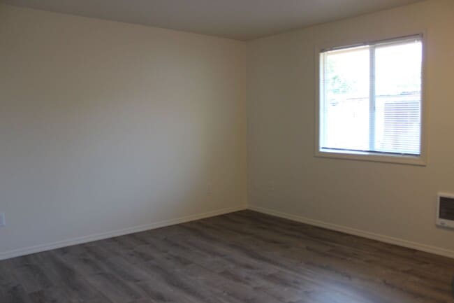 Building Photo - Hillsboro three bedroom ranch