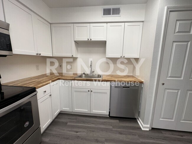 Foto del edificio - 4748 Old Bent Tree Ln