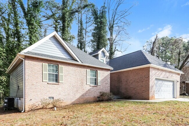 Building Photo - 4581 Doral Dr SW