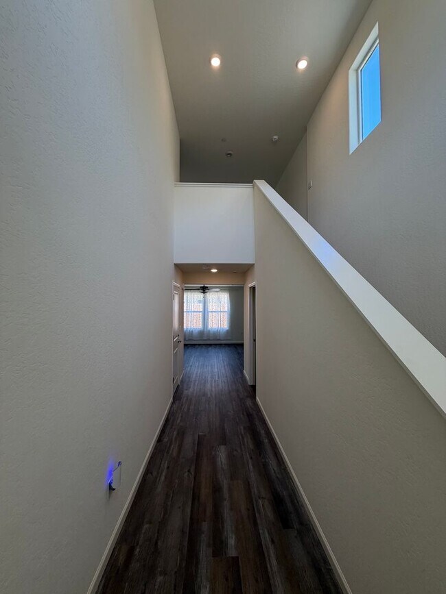 Building Photo - Beautiful New Home for rent in Tulare!