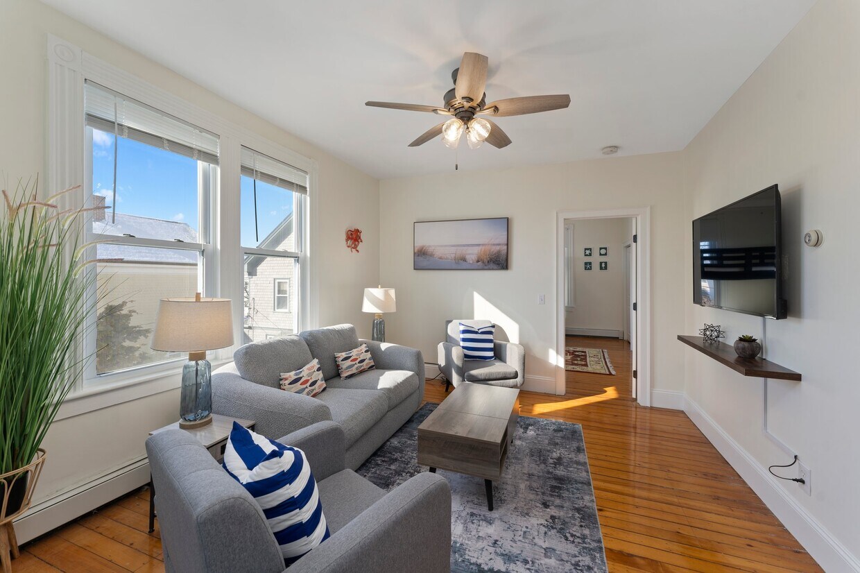 15 W Narragansett Ave Unit 2, Newport, RI 02840 Condo for Rent in