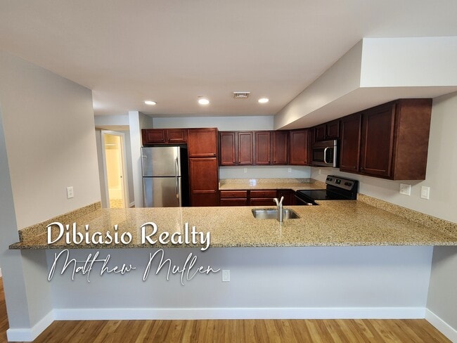 Building Photo - 19 Pond St