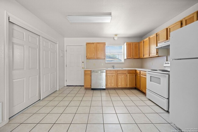 Building Photo - 1118 W Goodwin St