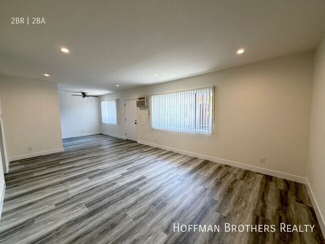 Foto del edificio - 8143 Langdon Ave