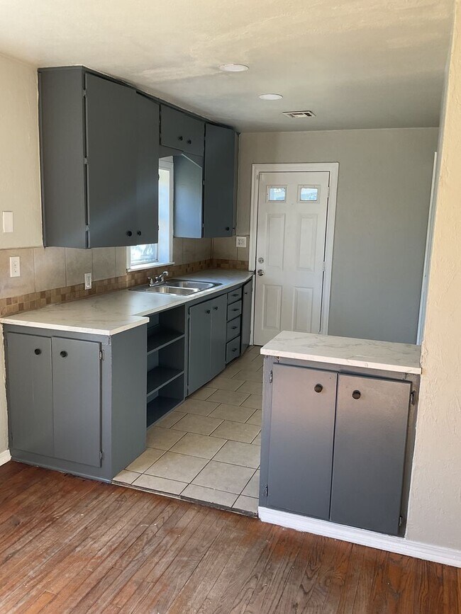 Foto del edificio - Two bedroom home for rent close to Rose State College