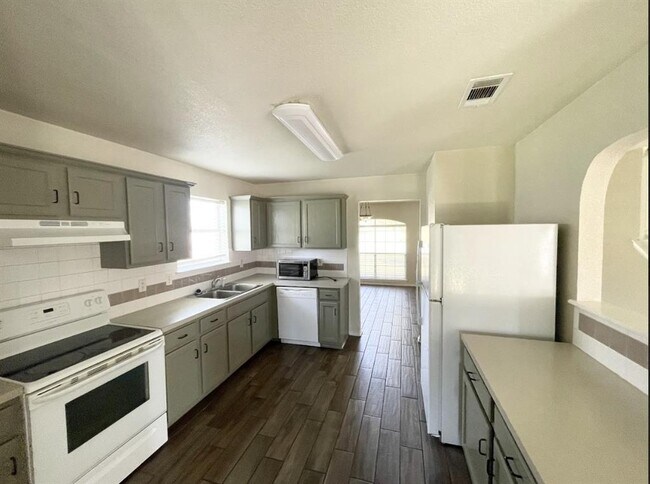 Building Photo - 5415 Teal Dr