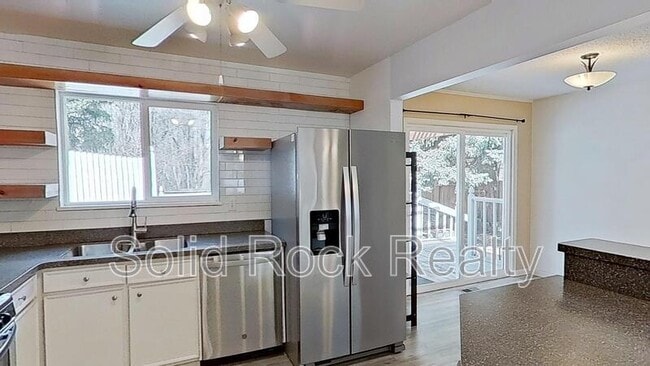 Foto del edificio - 4018 Goldenrod Dr