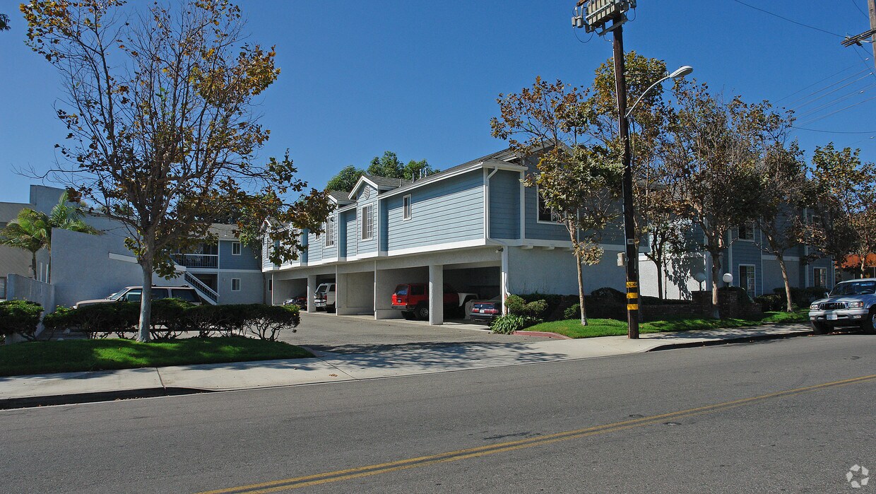 Building Photo - 887 W 15th St