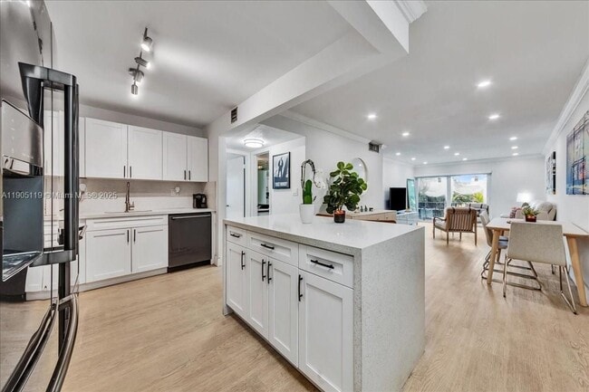 Building Photo - 9225 SW 87th Ave Building Photo - 9225 SW 87th Ave