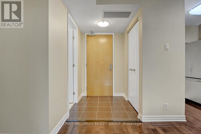 Photo du bâtiment - 200 Lett St