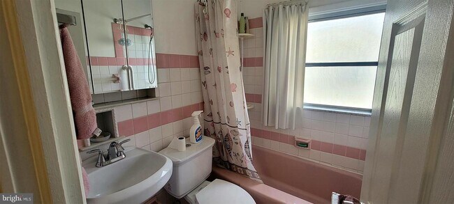 Foto del edificio - 568 Trenton Ave