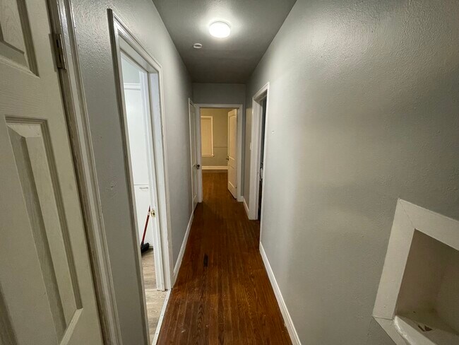 Foto del edificio - 1238 Tyler Ave