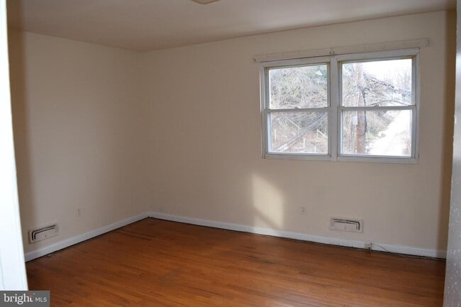 Building Photo - 5900 Glen Falls Ave