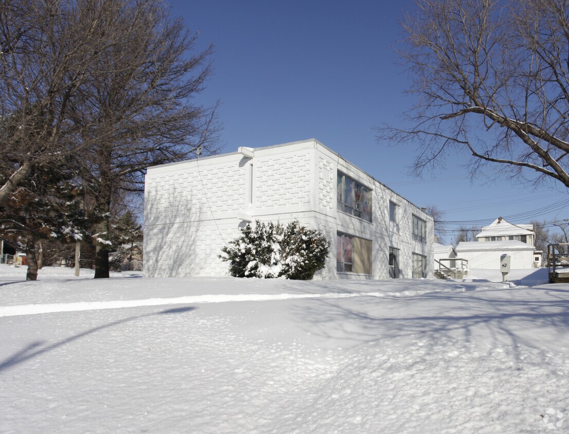 Building Photo - 3340 Larimore Rd
