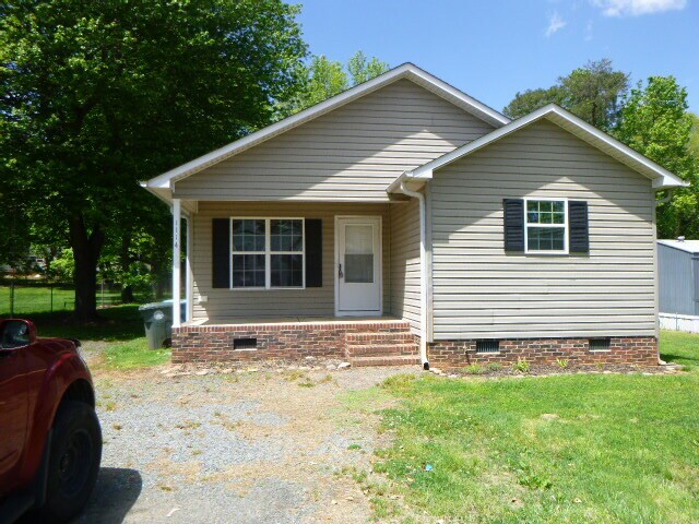 Primary Photo - 1114 Davis St