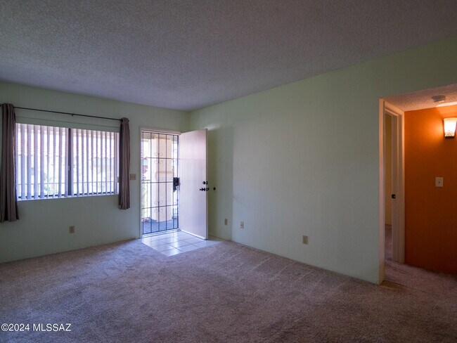 Foto del edificio - 7664 E 22nd St