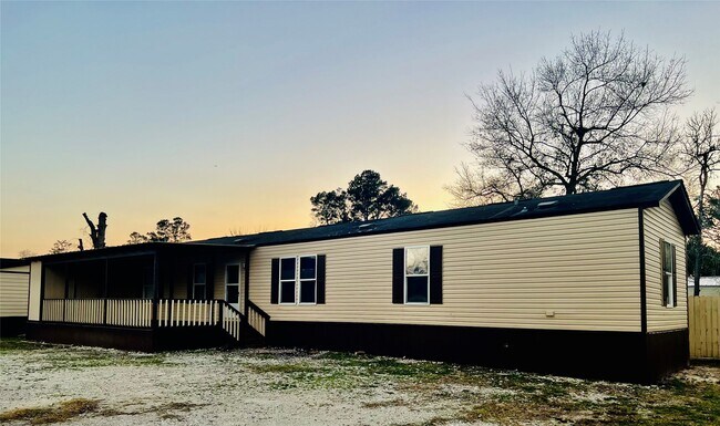 Foto del edificio - 21694 Dogwood Dr