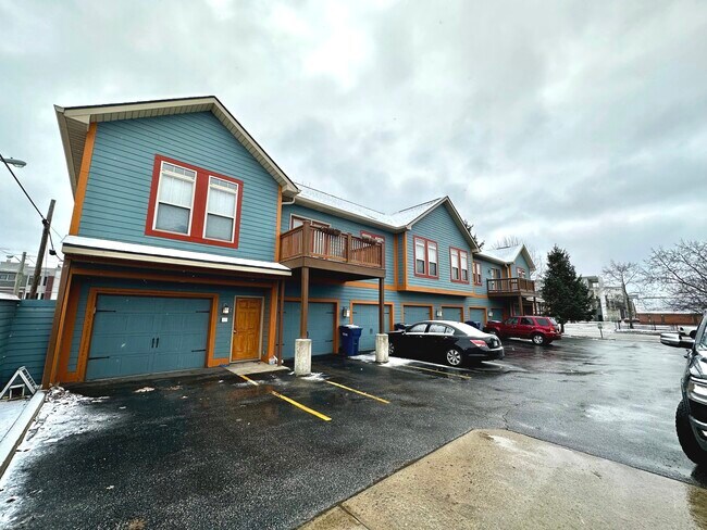 Building Photo - 1615 N College Ave
