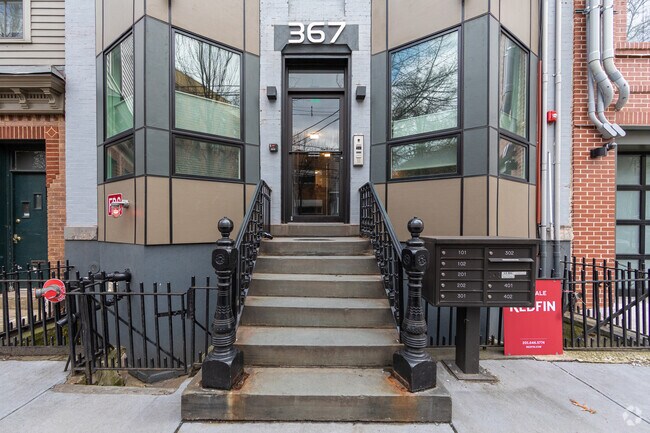 Entrada - 367 2nd St