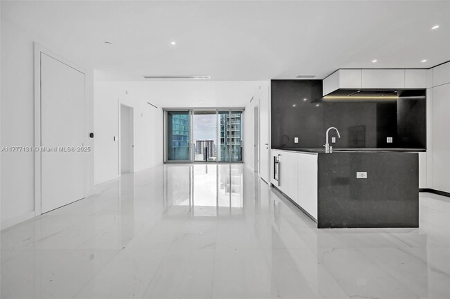 Building Photo - 300 Biscayne Blvd Way