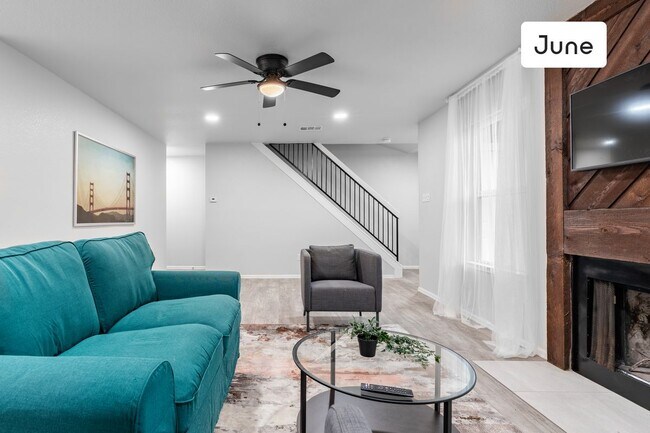 Building Photo - ROOM ONLY in 3-bed/1.5-bath Home