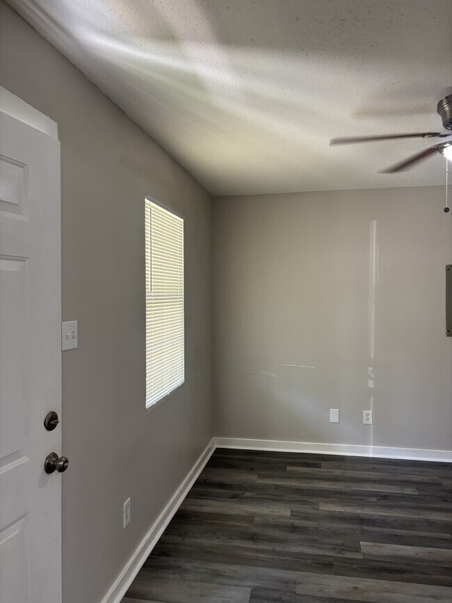 Foto del edificio - 5332 Bitter Creek Dr