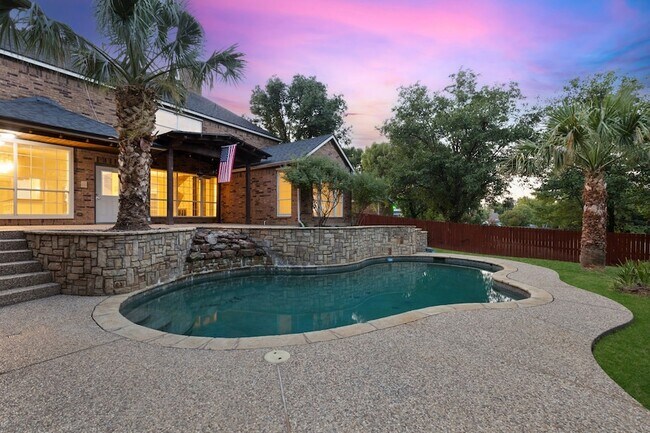 Foto del edificio - 545 Oak Hill Dr
