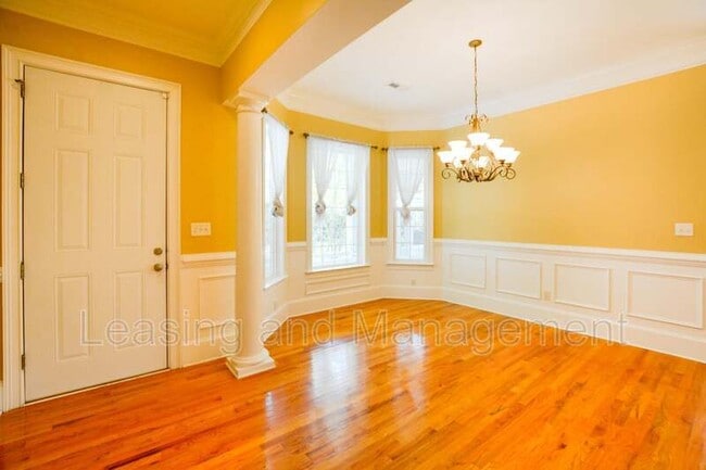 Building Photo - 1717 Rivertowne Country Club Dr