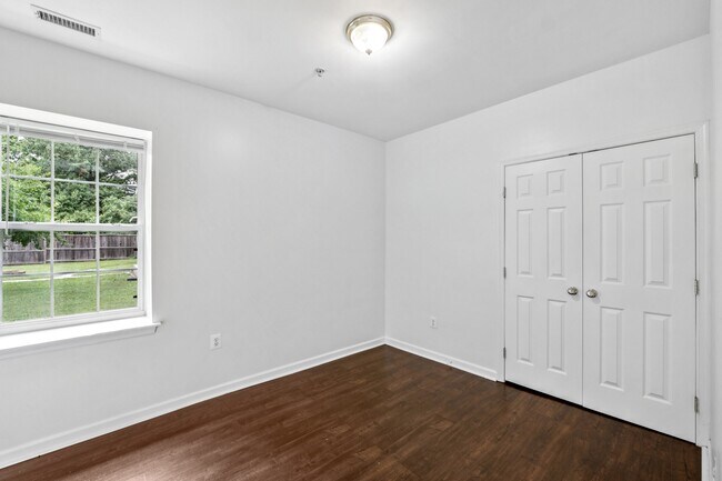 Building Photo - 4813 Calvert Rd