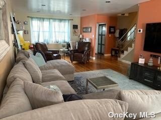 Foto del edificio - 63-83-83 Douglaston Pkwy