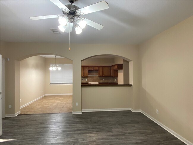 Foto del edificio - 4903 Summer Ridge Dr