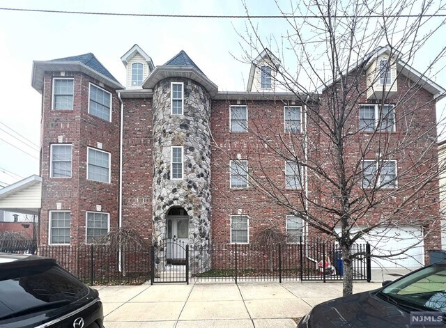 Building Photo - 351-353-353 Verona Ave