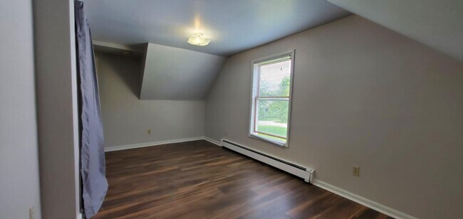 Bedroom - 209 N Prospect Rd