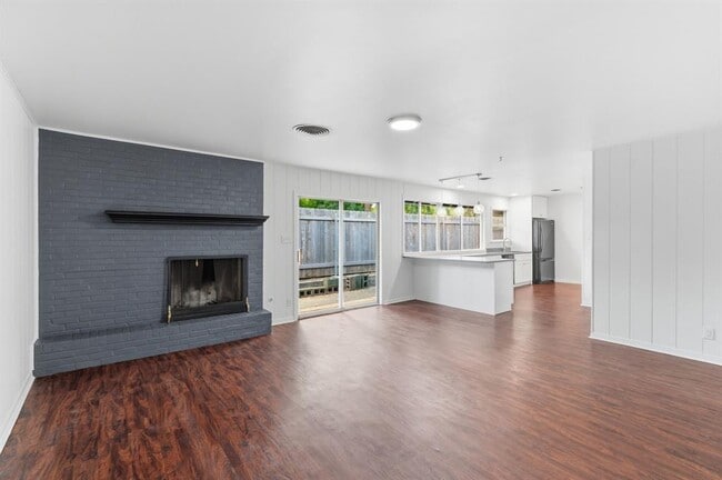 Building Photo - 6108 Cherrylawn Cir