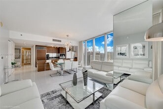 Building Photo - 495 Brickell Ave