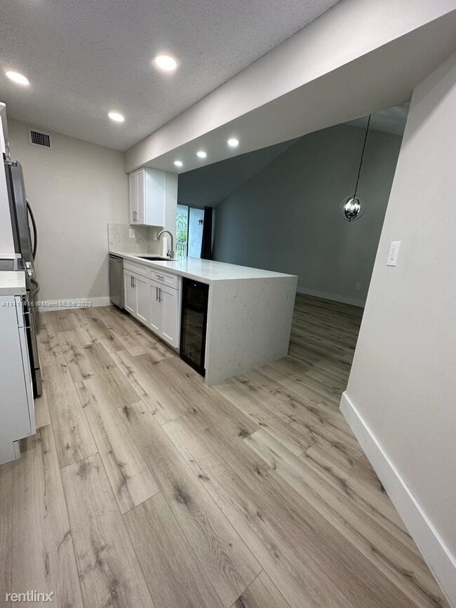 Foto del edificio - 2 br, 2 bath Condo - 4630 NW 97th Pl