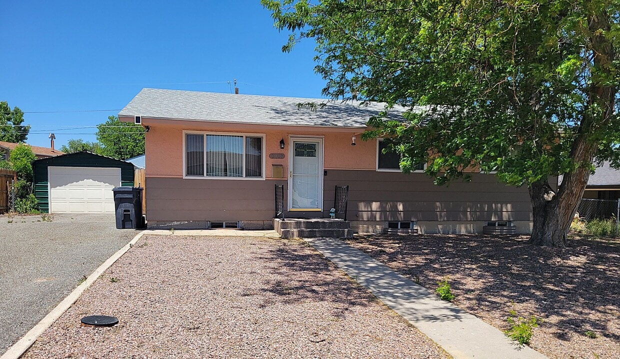 Primary Photo - ALL PROSPECTIVE TENANTS MUST SUBMIT A $58 ...