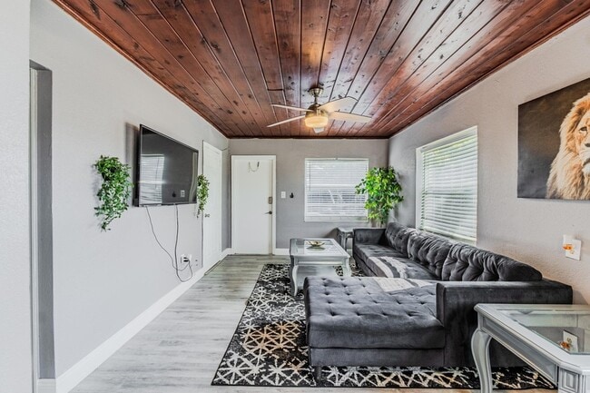 Photo - 112 W 34th St Apartment