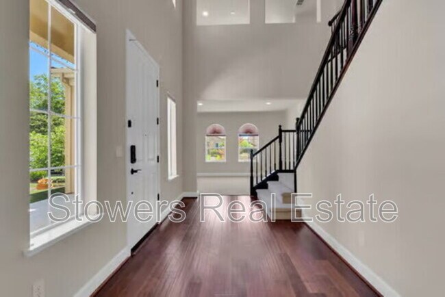 Building Photo - 521 N Miraloma Ct
