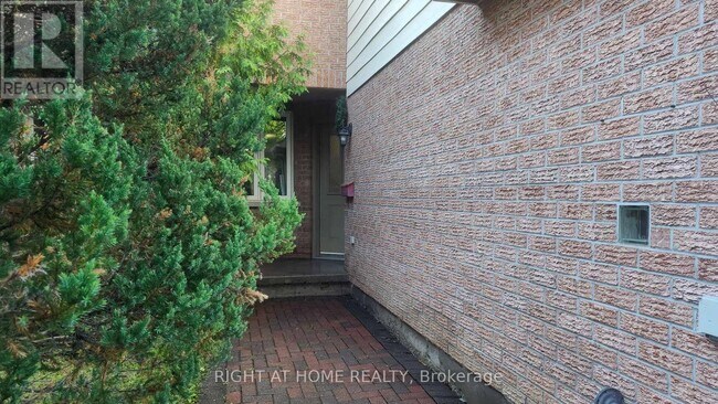 Building Photo - 59 Havenhurst Crescent
