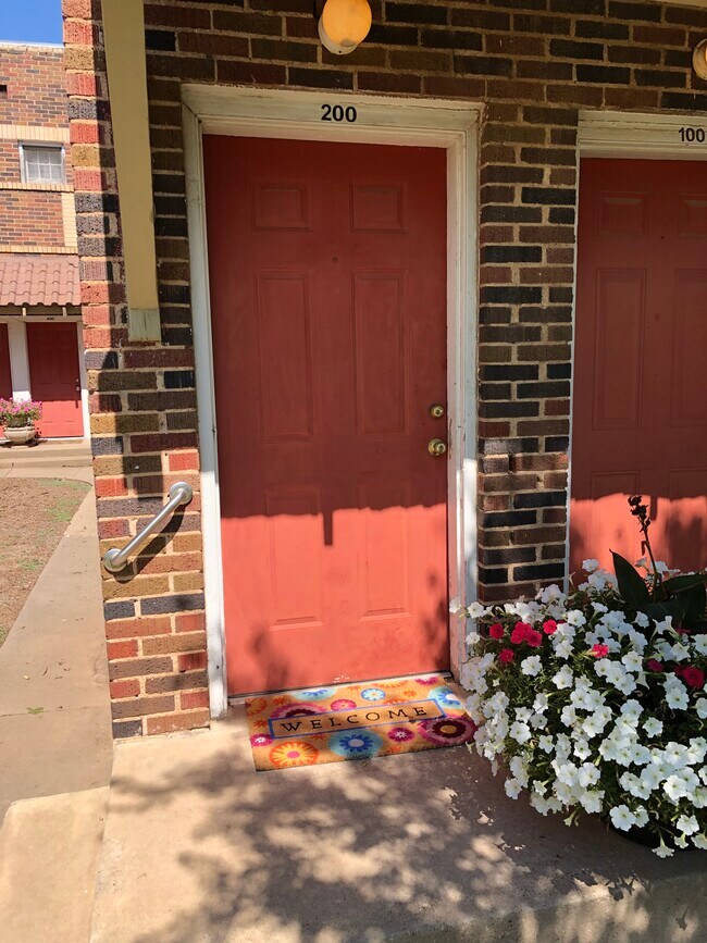 Welcome - 1712 S Van Buren St