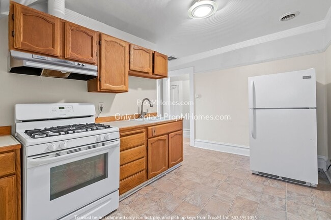 Building Photo - Large Studio in the Heart of Mt Tabor - With A/C!