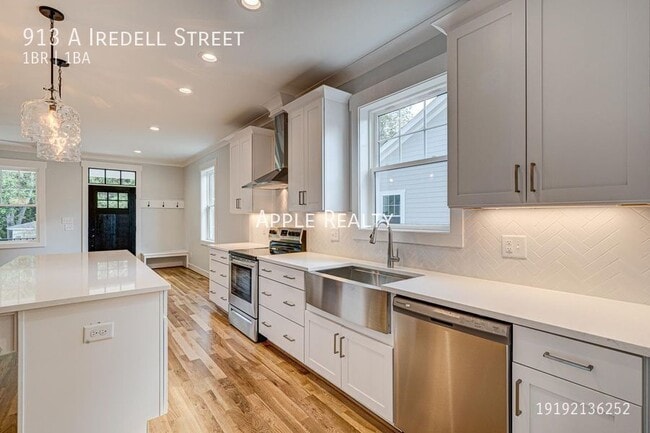 Building Photo - 913 Iredell St