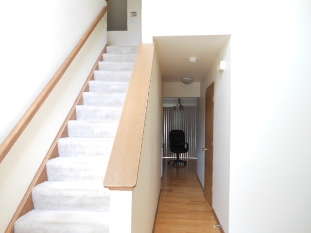 Building Photo - 2218 Cheshire Dr